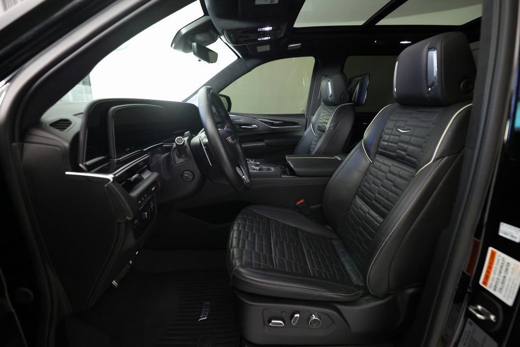 Used 2024 Cadillac Escalade V w/ LPO, ONYX Package image 19