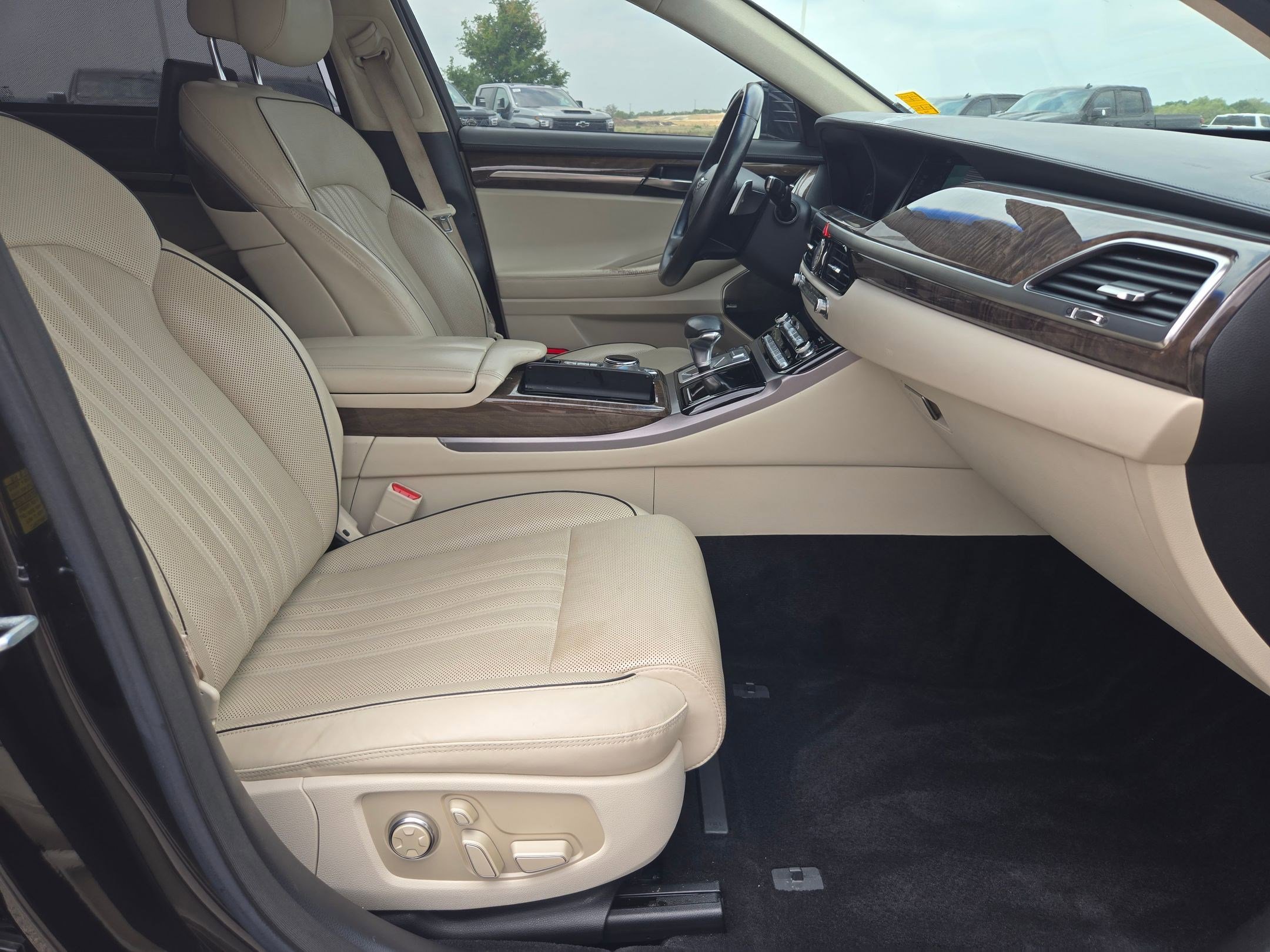 Used 2018 Genesis G90 5.0 Ultimate image 28