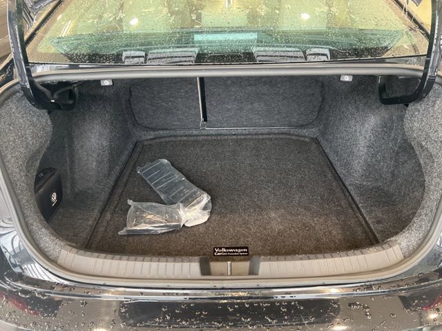 Used 2023 Volkswagen Jetta SE w/ Panoramic Sunroof Package FWD image 17