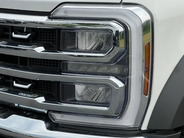 New 2026 Ford F550 4x4 Crew Cab image 33