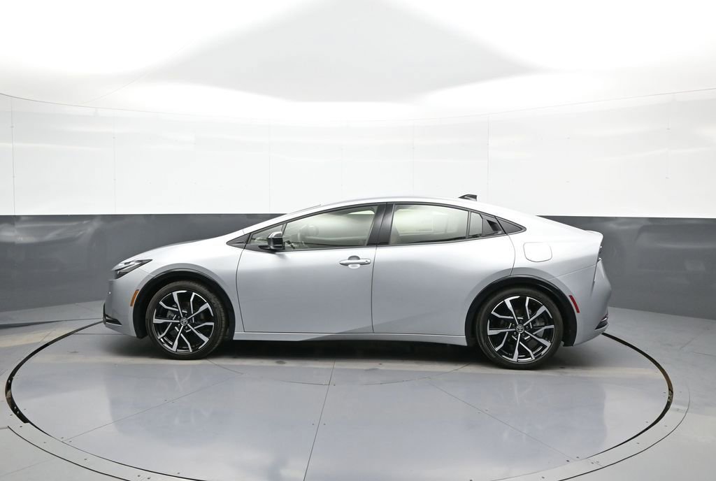 New 2026 Toyota Prius Plug-In Hybrid FWD image 9