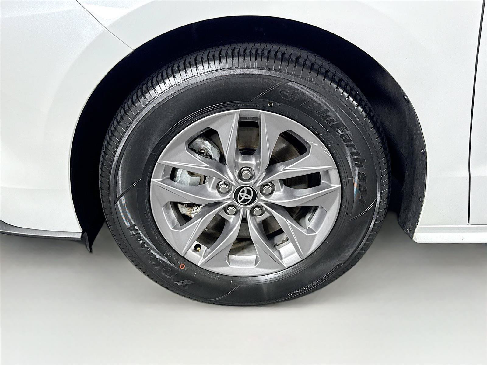 Certified 2026 Toyota Sienna XLE FWD image 46