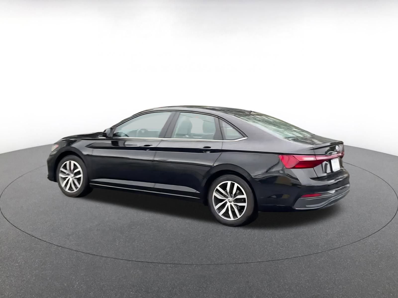 Used 2025 Volkswagen Jetta SE image 10