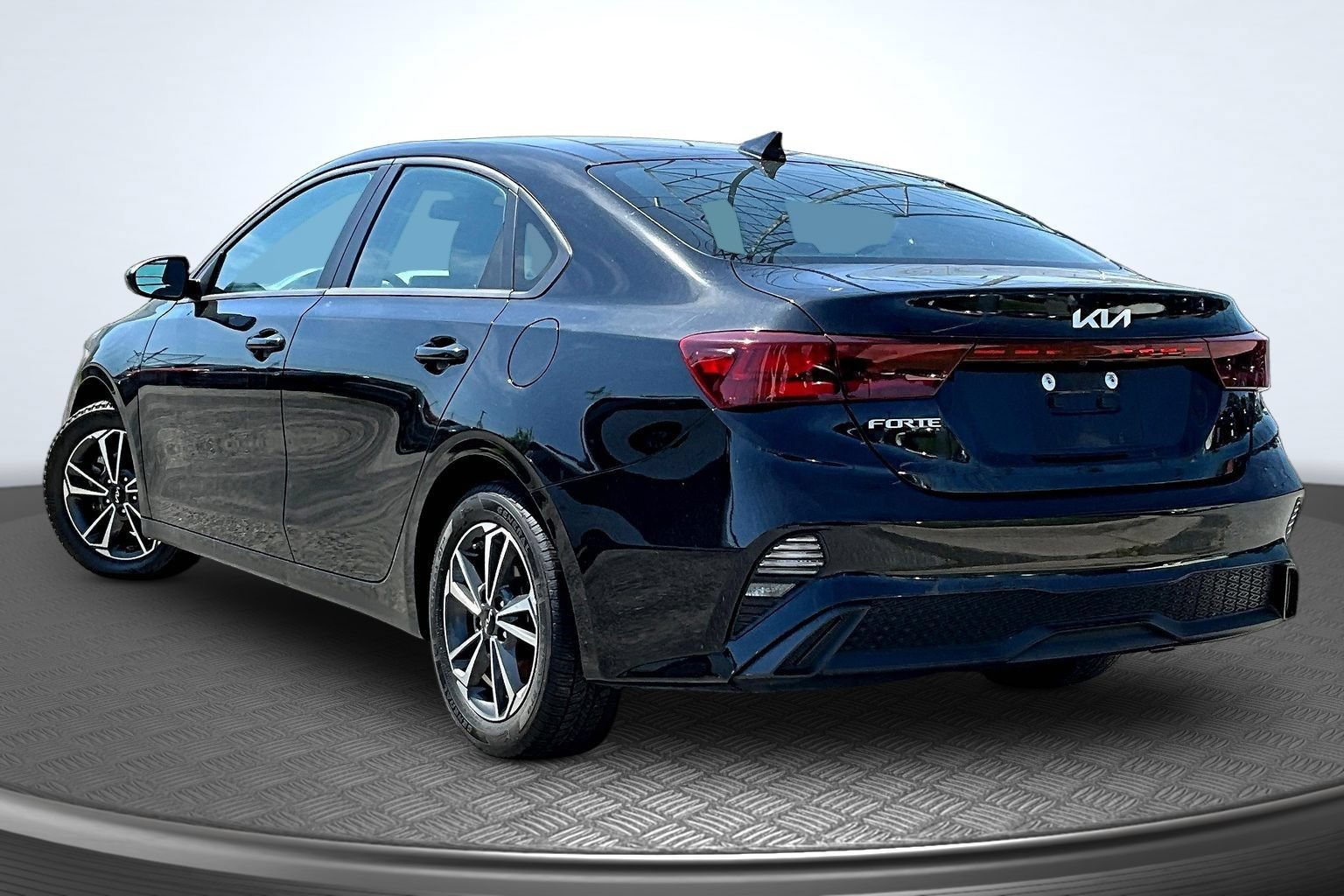 Used 2024 Kia Forte LXS FWD image 4