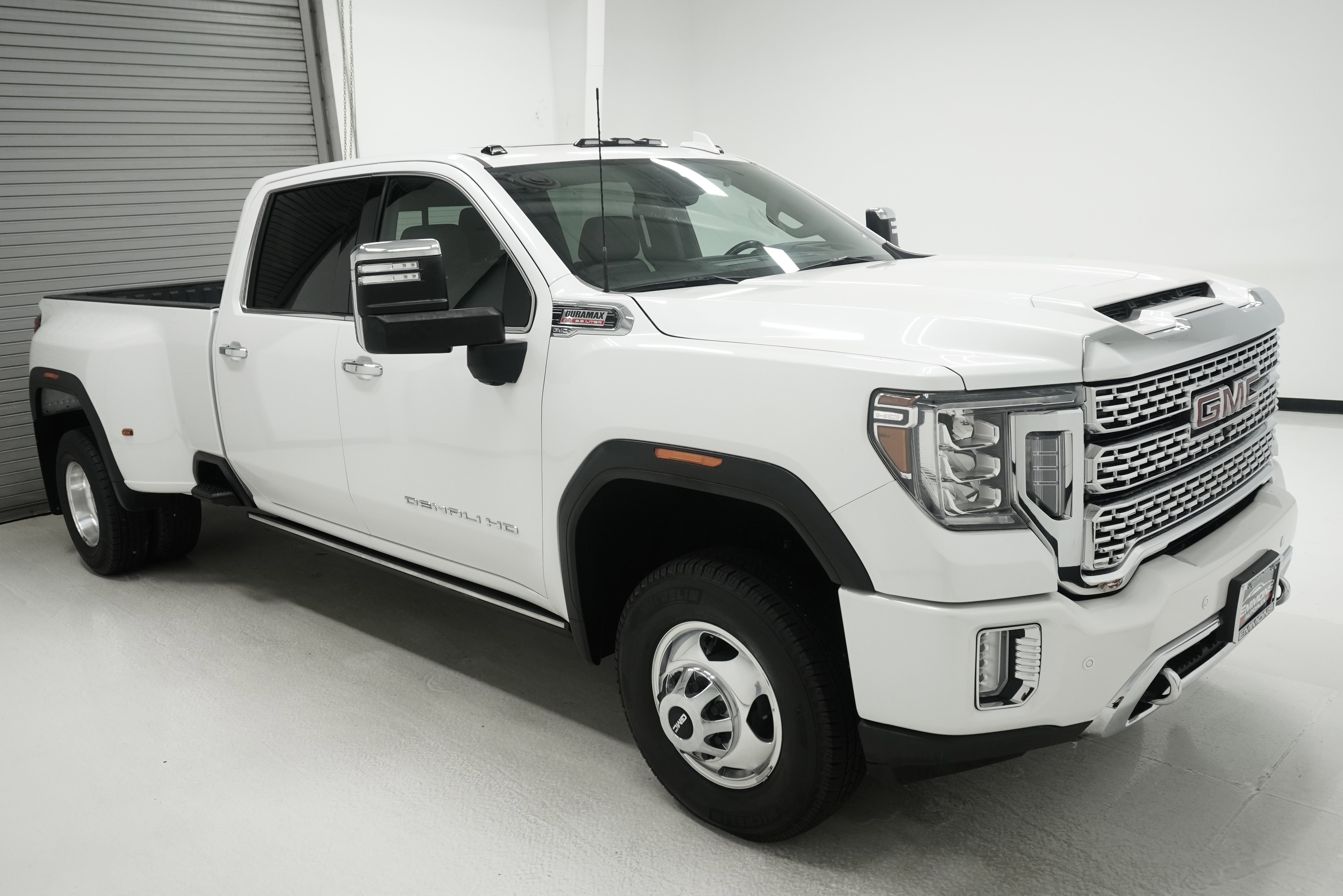 Used 2021 GMC Sierra 3500 Denali w/ Denali Ultimate Package AWD/4WD image 3