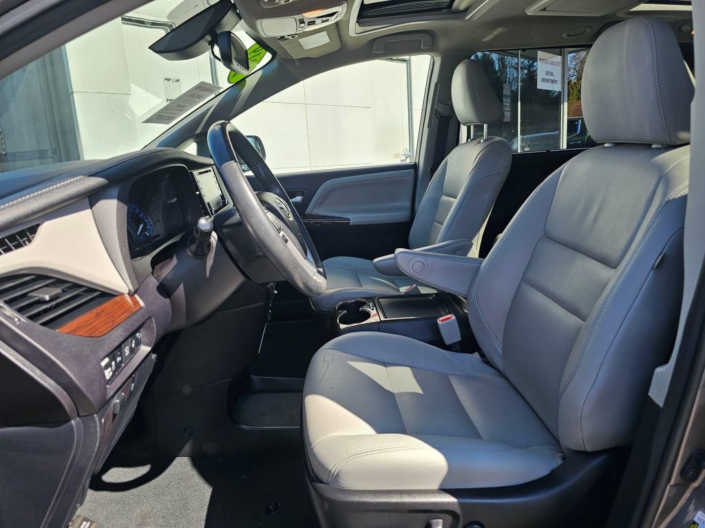 Used 2019 Toyota Sienna Limited Premium image 22
