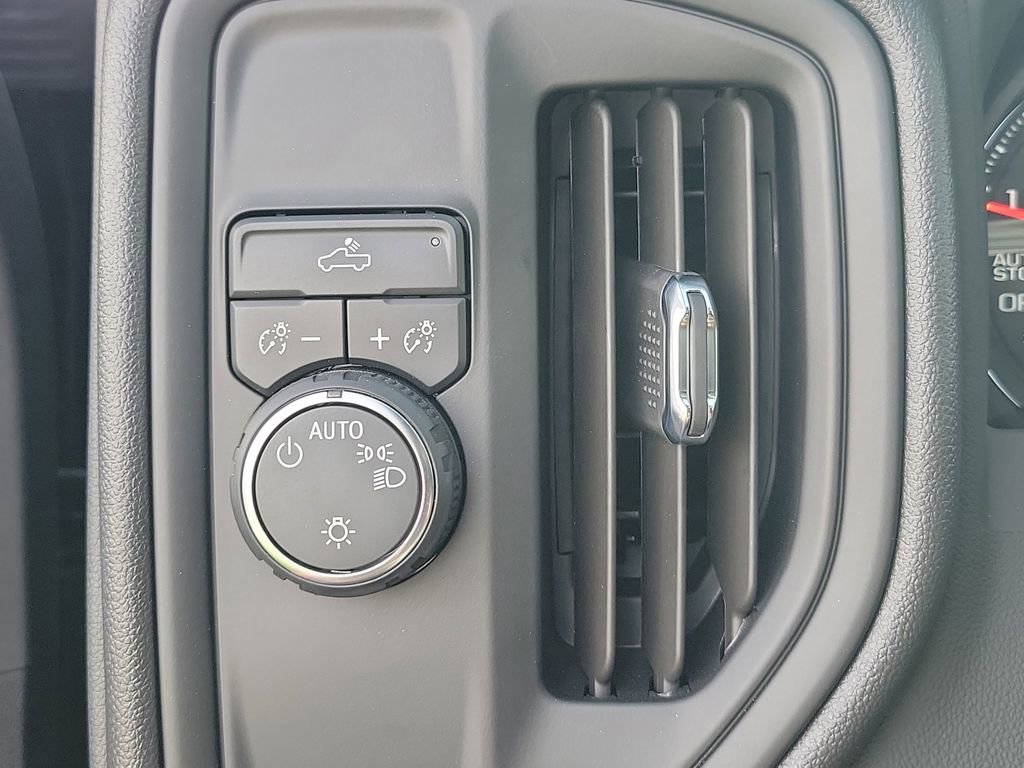 Used 2026 Chevrolet Silverado 1500 W/T image 16