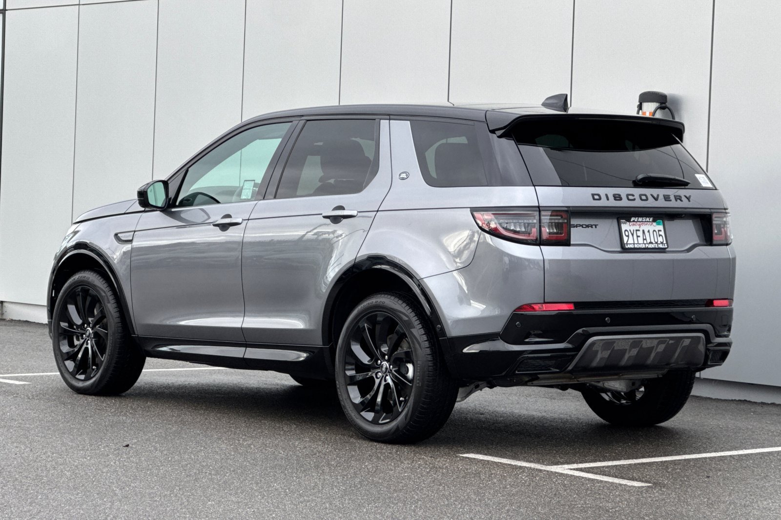 Used 2025 Land Rover Discovery Sport Dynamic SE AWD/4WD image 3