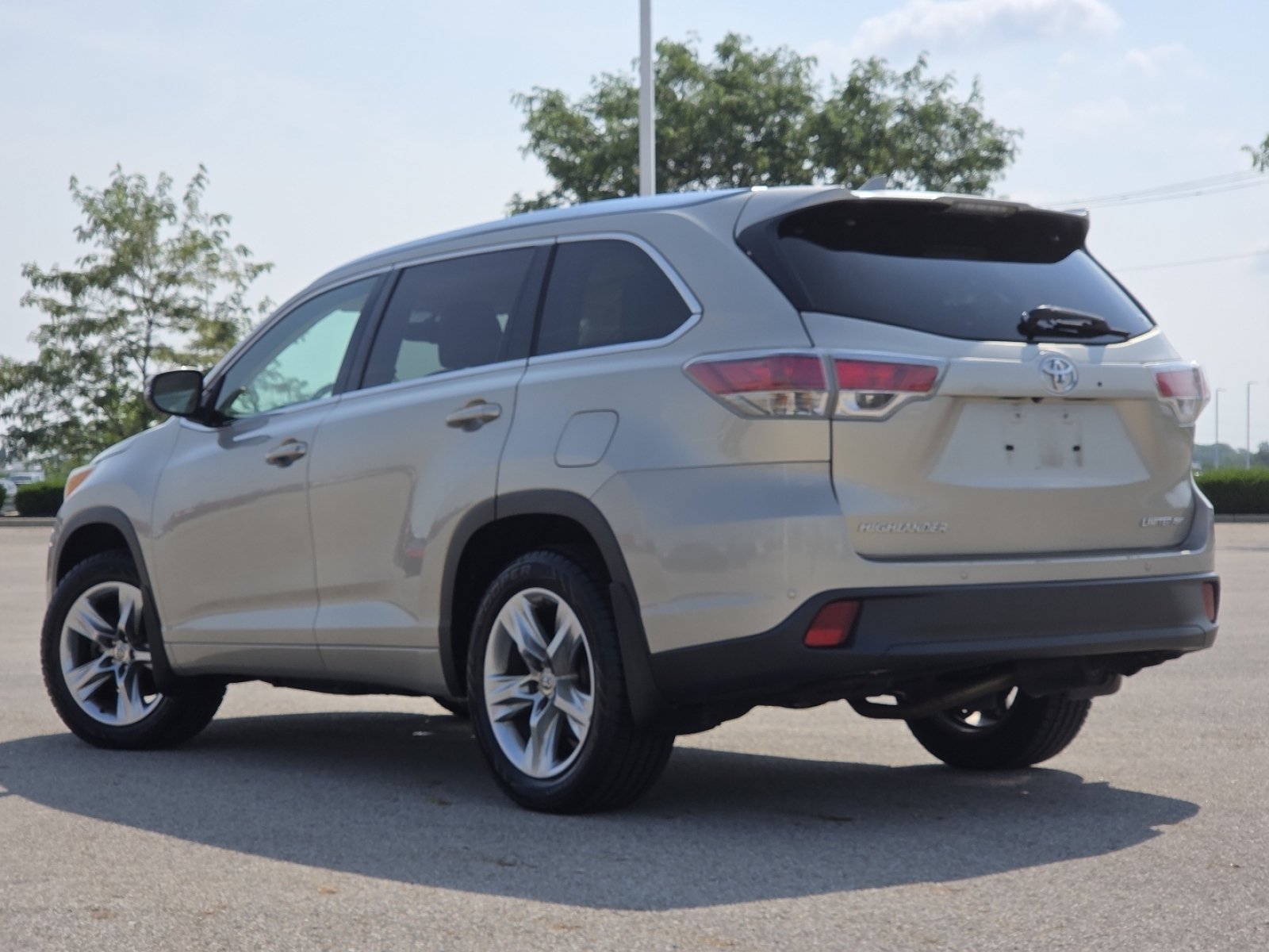 Used 2015 Toyota Highlander Limited Platinum AWD/4WD image 15