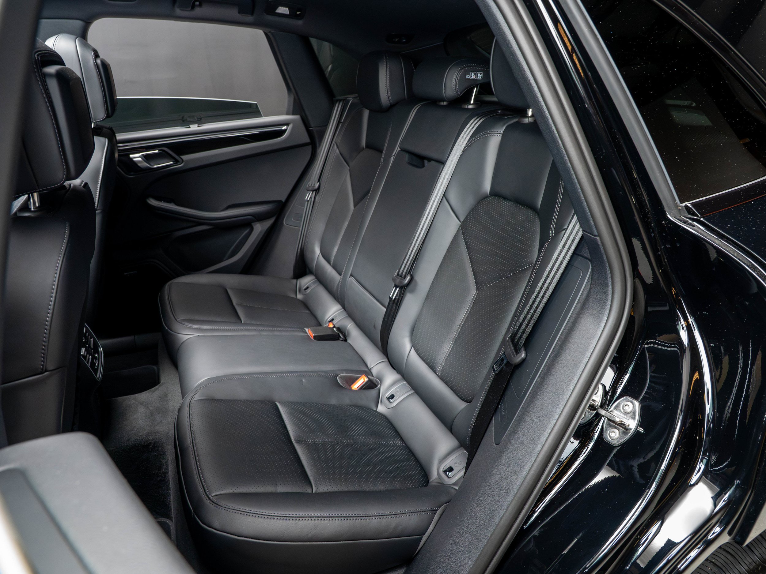 Certified 2026 Porsche Macan AWD/4WD image 39