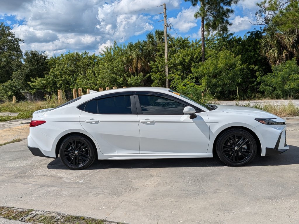 Used 2026 Toyota Camry SE FWD image 9