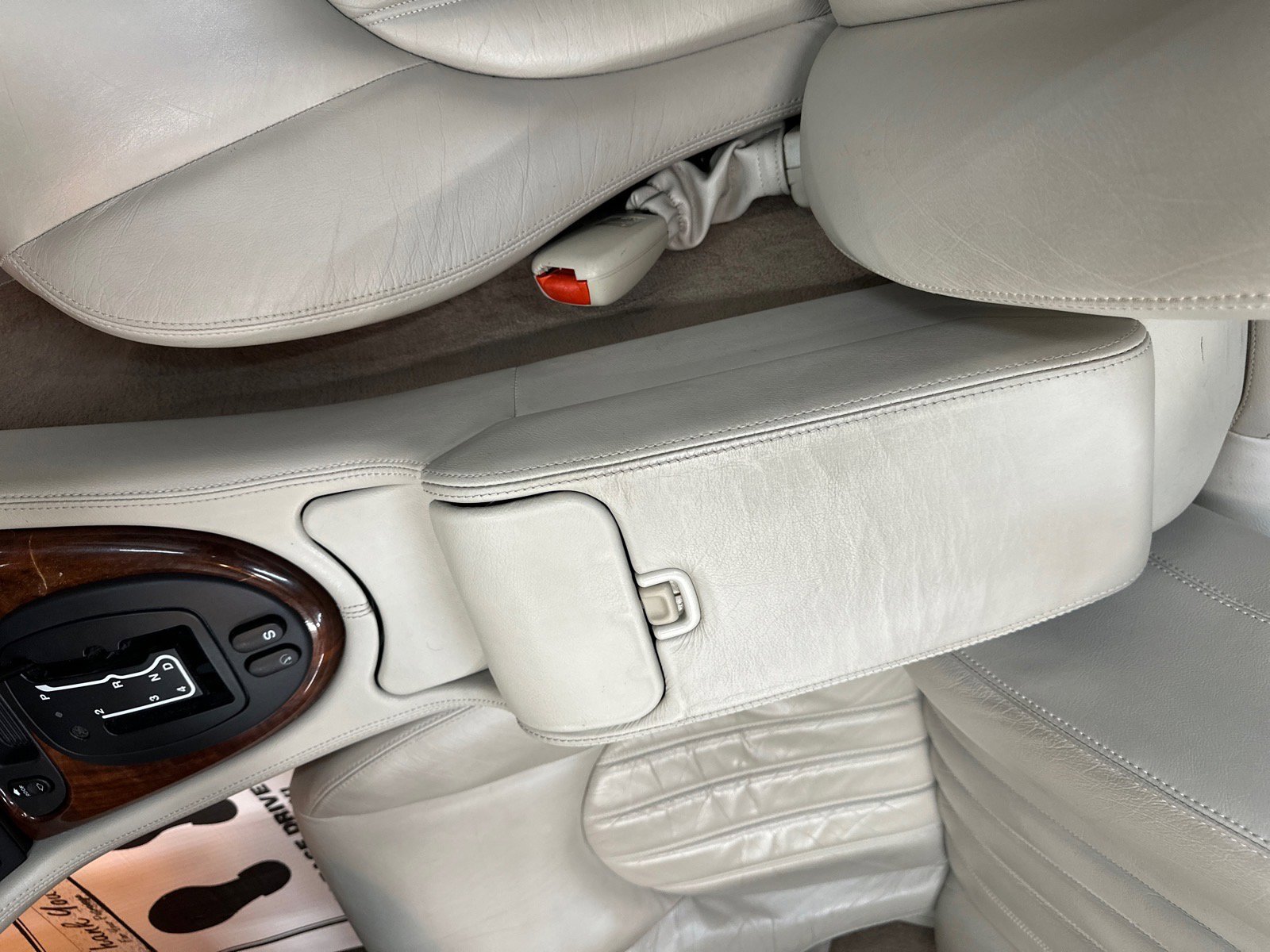 Used 2001 Jaguar XK8 Convertible image 32