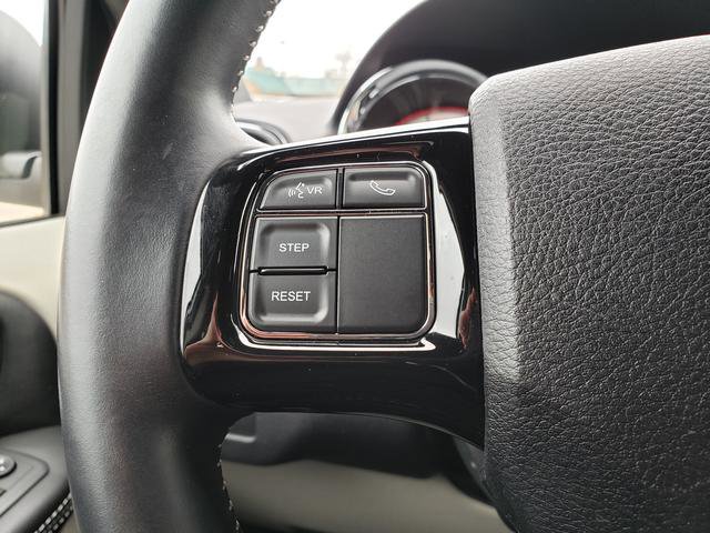 Used 2016 Dodge Grand Caravan SE image 18