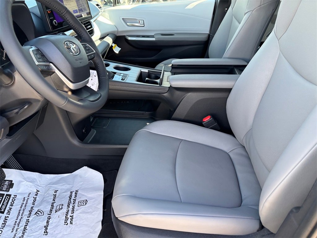 New 2026 Toyota Sienna XLE image 8