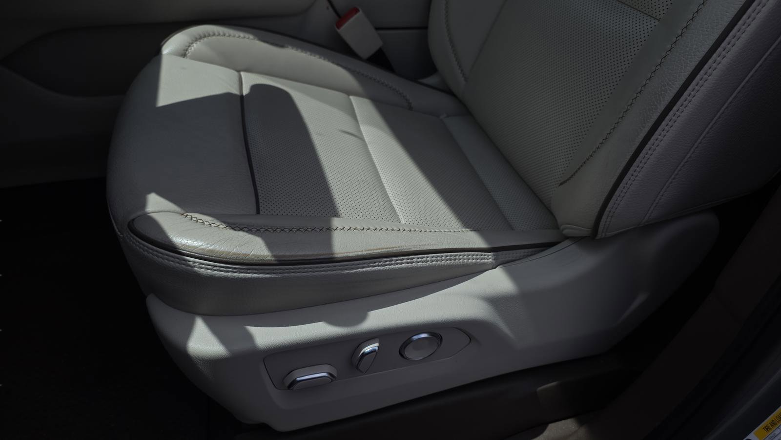 Used 2024 GMC Yukon Denali w/ Denali Reserve Package image 11