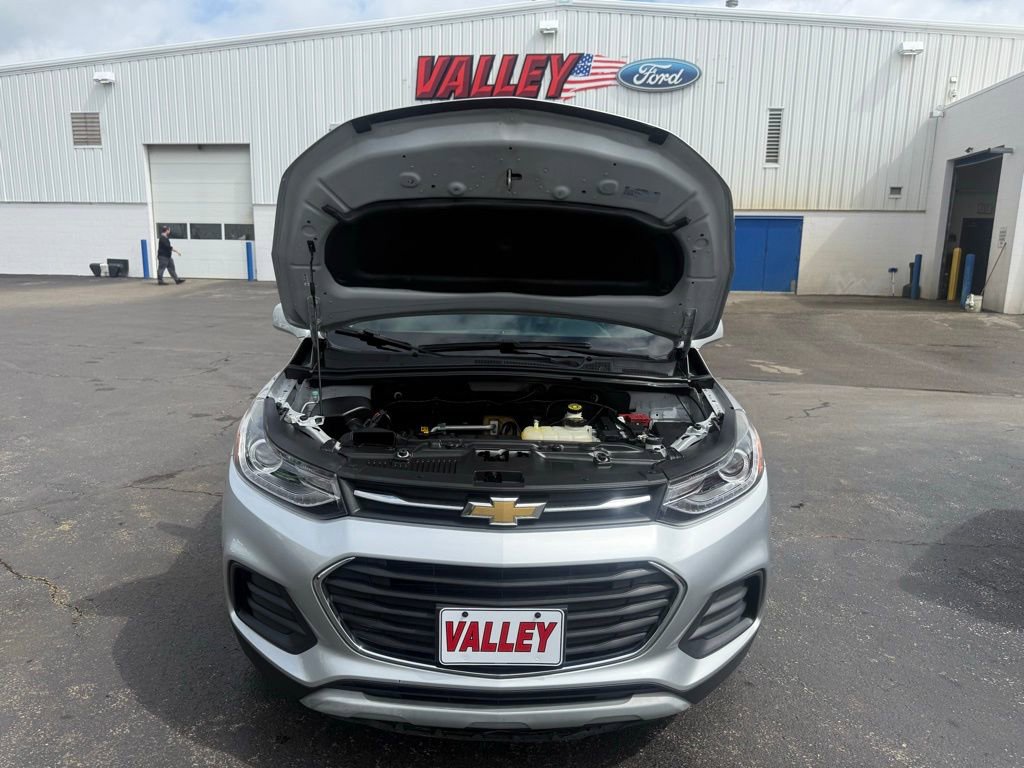 Used 2017 Chevrolet Trax LT w/ LT Convenience Package AWD/4WD image 48