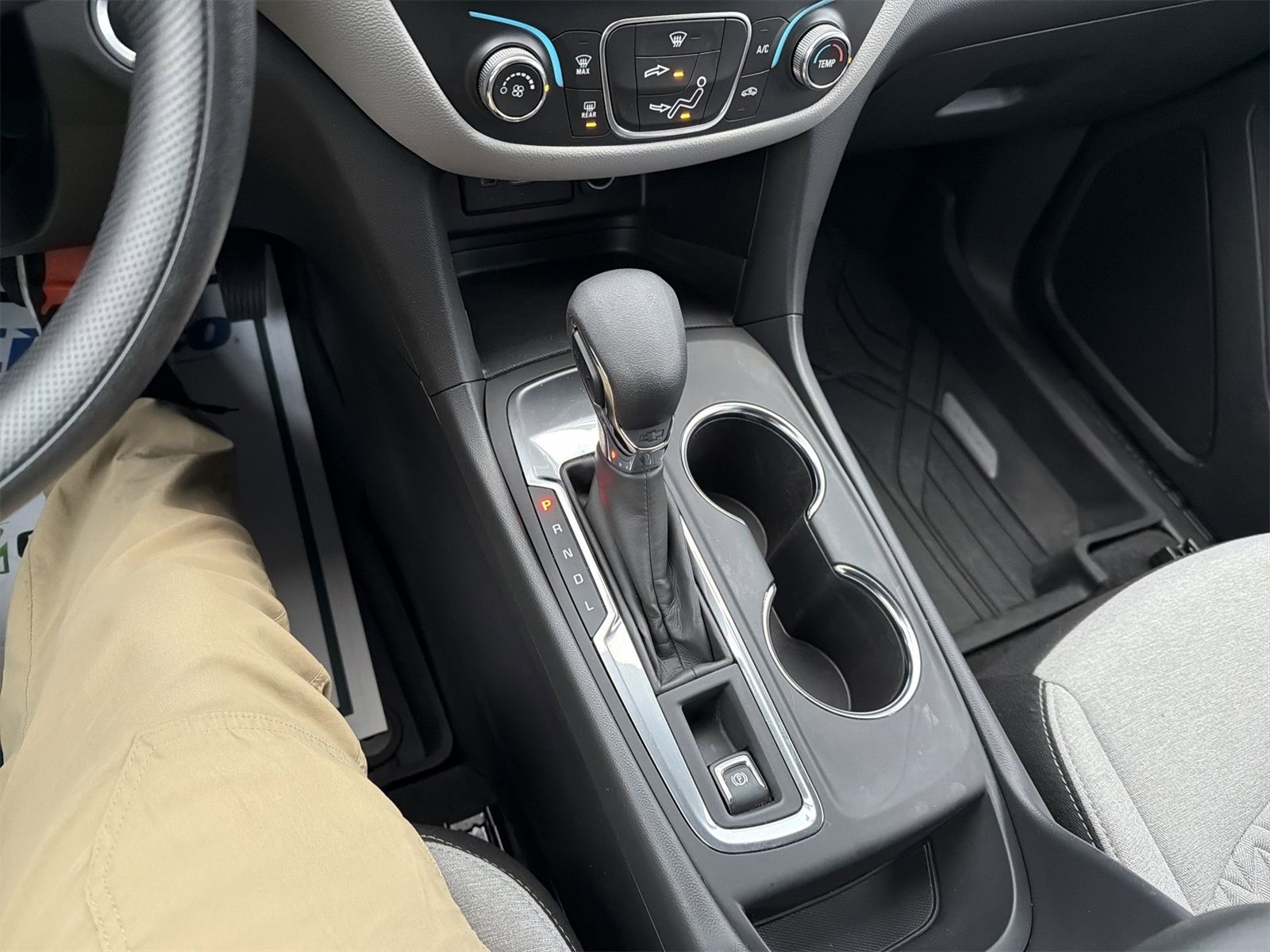 Used 2024 Chevrolet Equinox LS w/ LS Convenience Package image 16