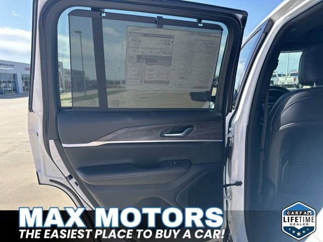 Used 2024 Jeep Grand Cherokee Limited w/ Luxury Tech Group II image 34