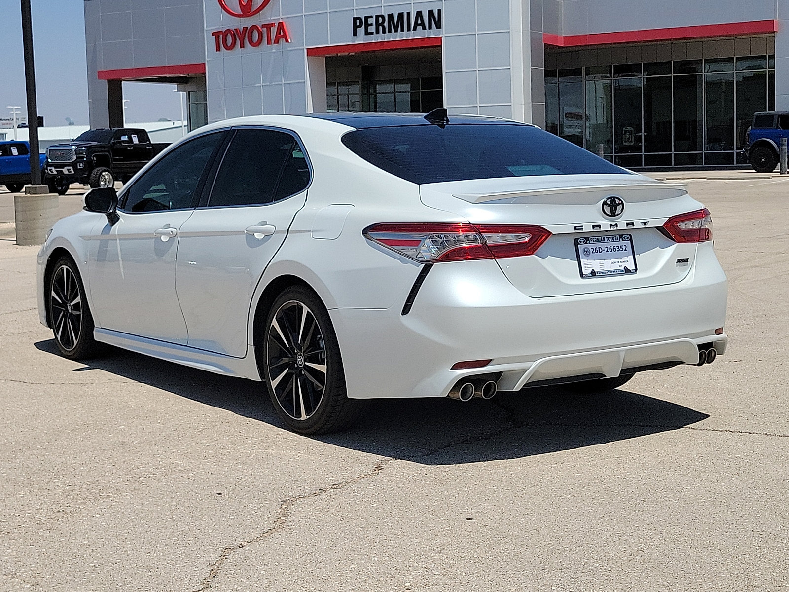 Used 2019 Toyota Camry XSE FWD image 3
