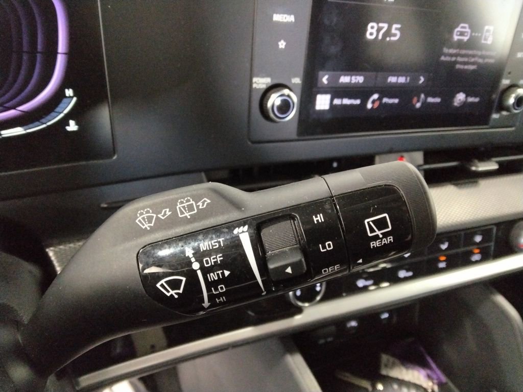 Used 2024 Kia Sportage LX image 17