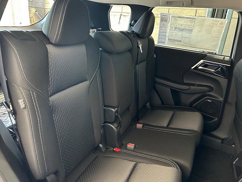 New 2025 Mitsubishi Outlander ES image 44