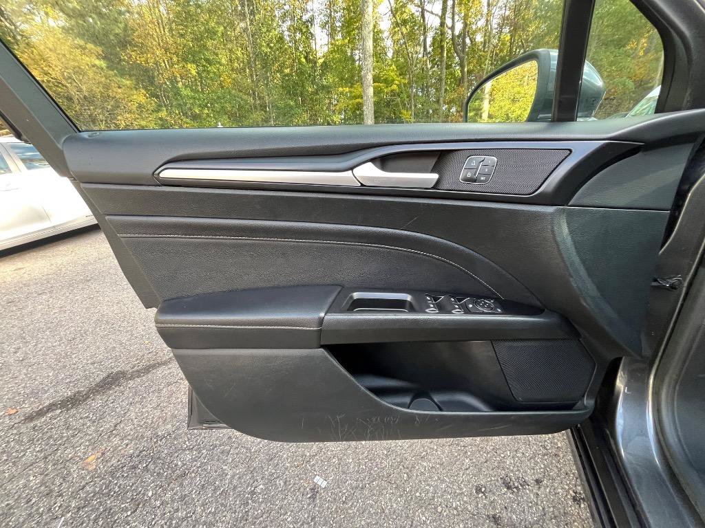 Used 2019 Ford Fusion Titanium AWD/4WD image 9
