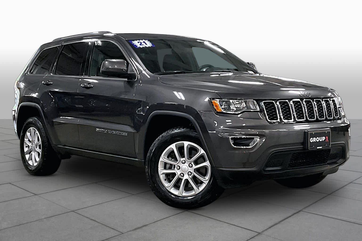 Used 2021 Jeep Grand Cherokee Laredo AWD/4WD image 3