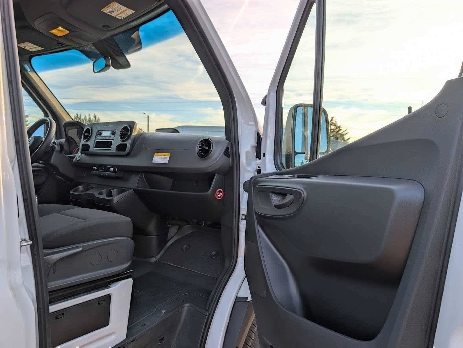 Used 2025 Mercedes-Benz Sprinter 2500 image 11