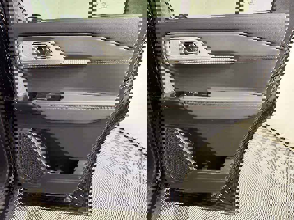 Used 2025 Ford Explorer Active image 29