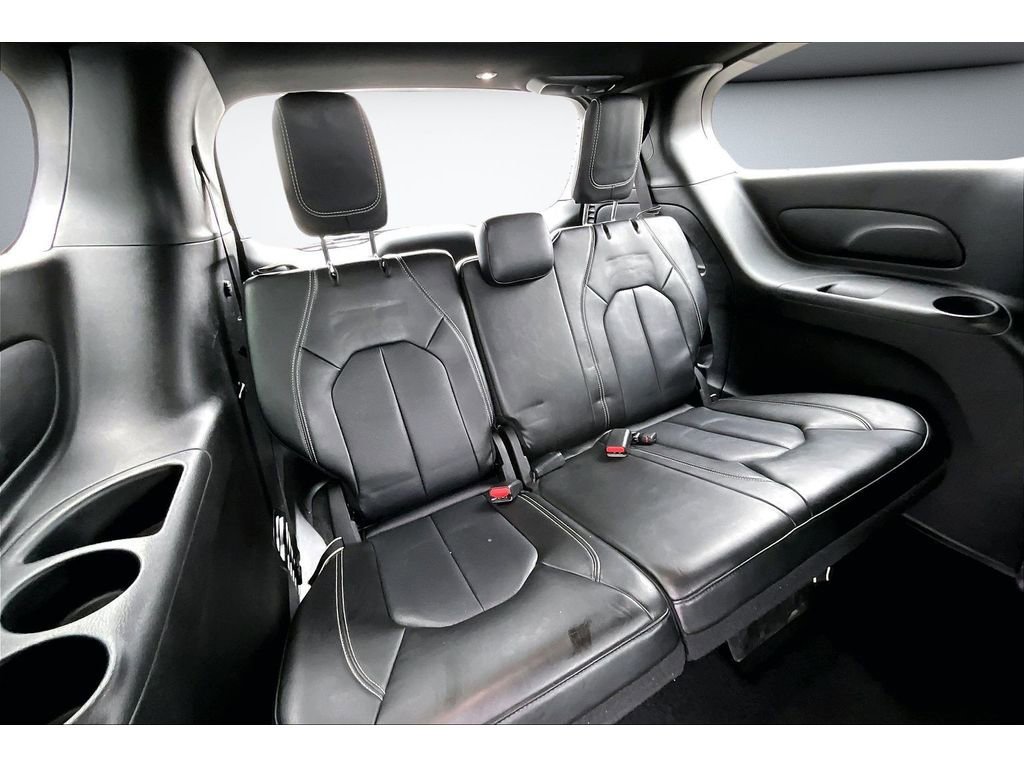 Used 2025 Chrysler Pacifica Select image 31
