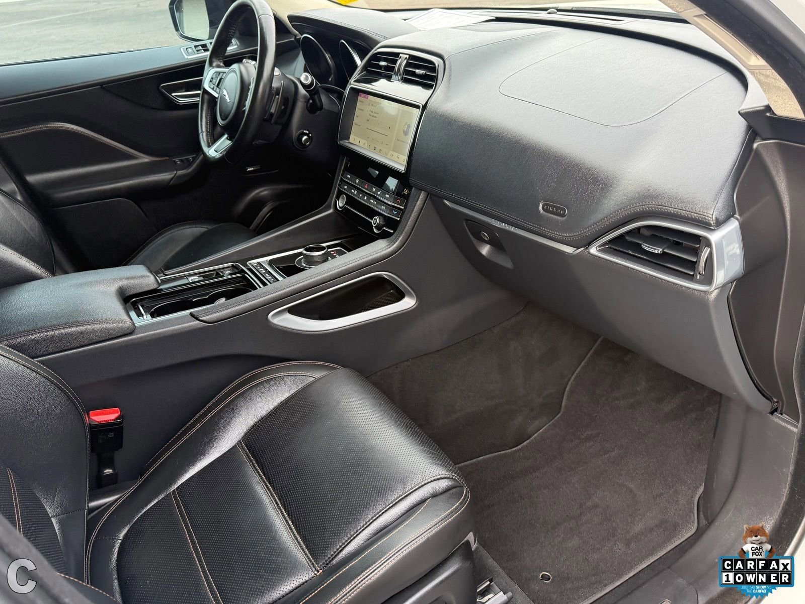 Used 2020 Jaguar F-PACE Prestige image 9