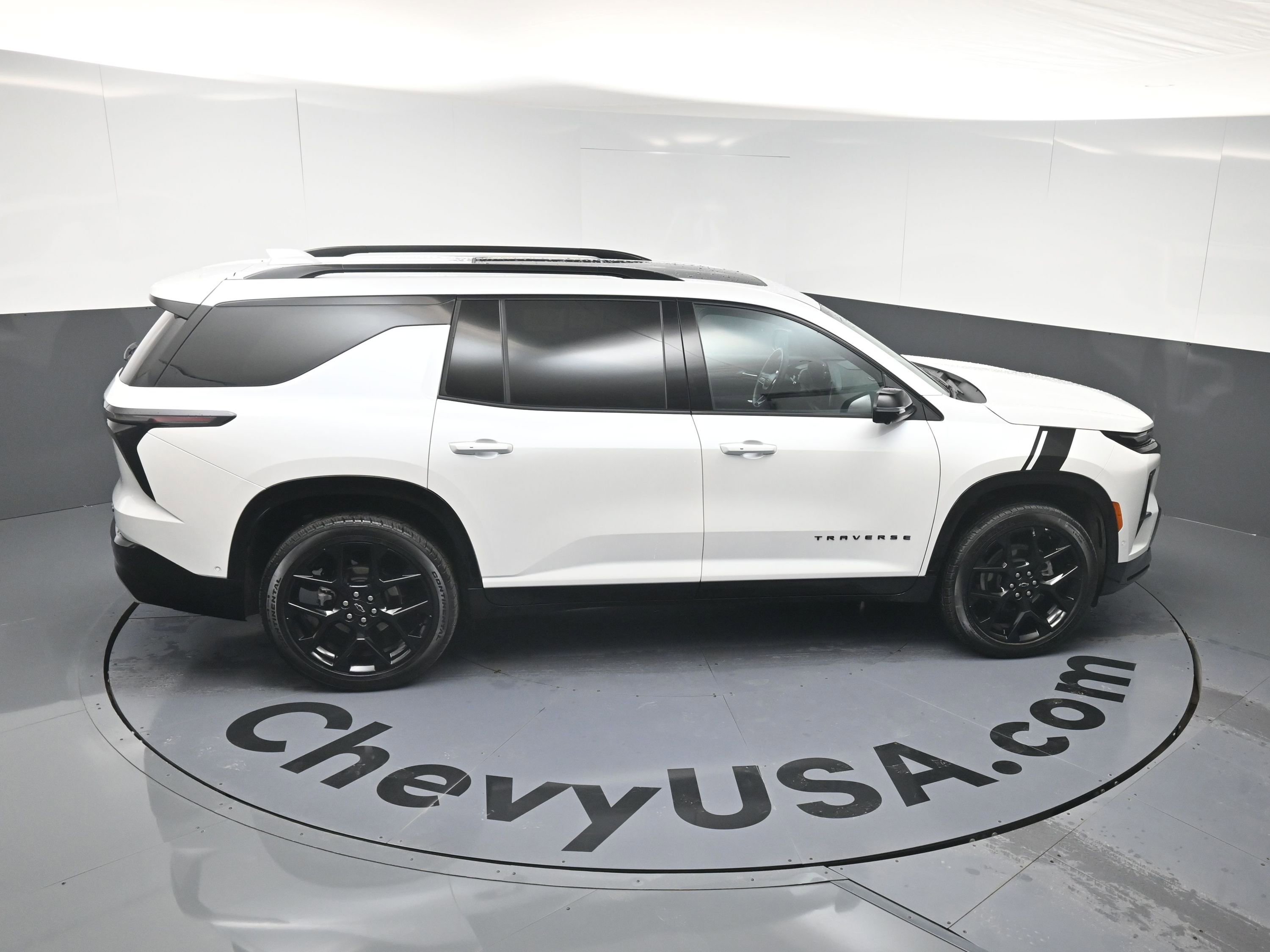 Used 2025 Chevrolet Traverse RS image 34