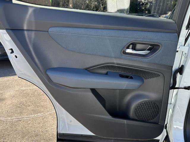 Certified 2025 Nissan Ariya Platinum image 25