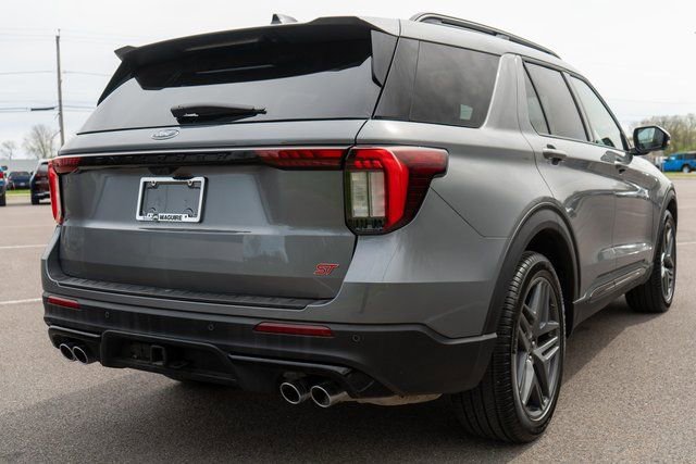 Used 2025 Ford Explorer ST AWD/4WD image 5