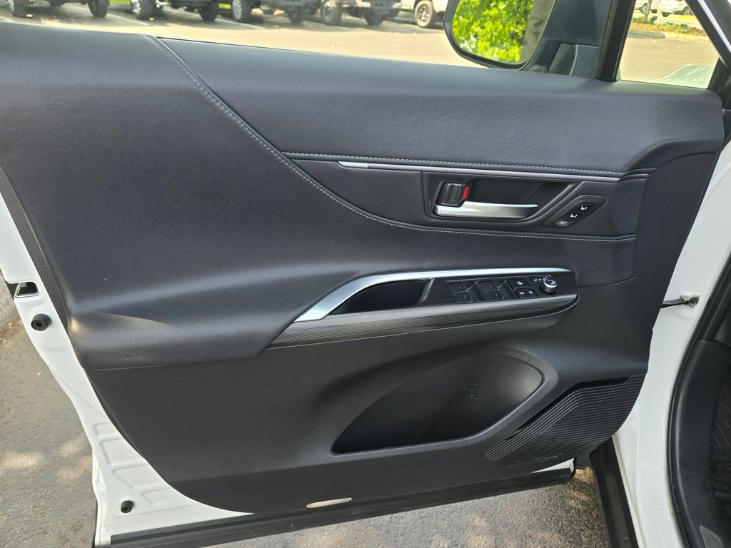 Used 2023 Toyota Venza XLE AWD/4WD image 17