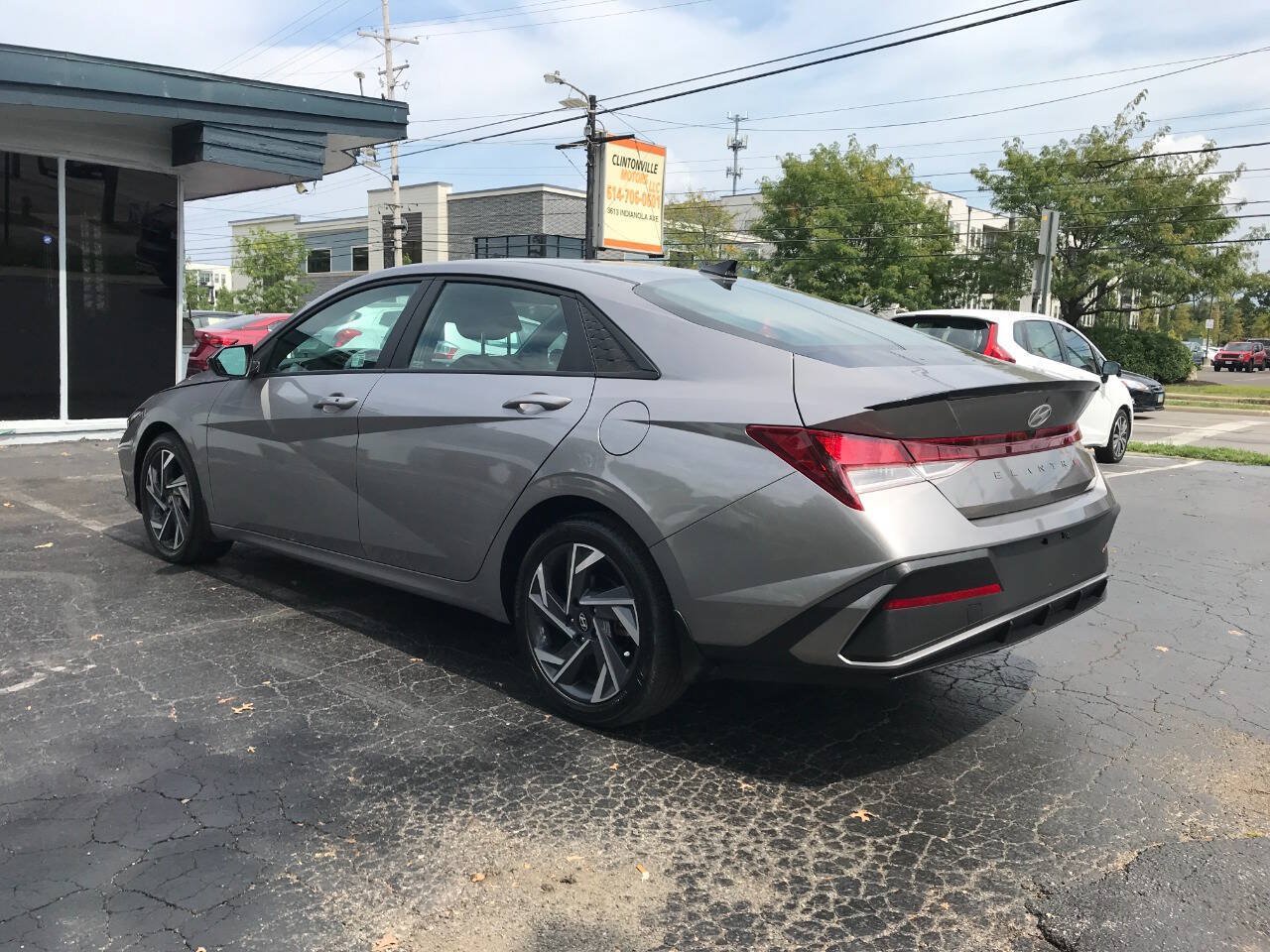 Used 2025 Hyundai Elantra Sport FWD image 5