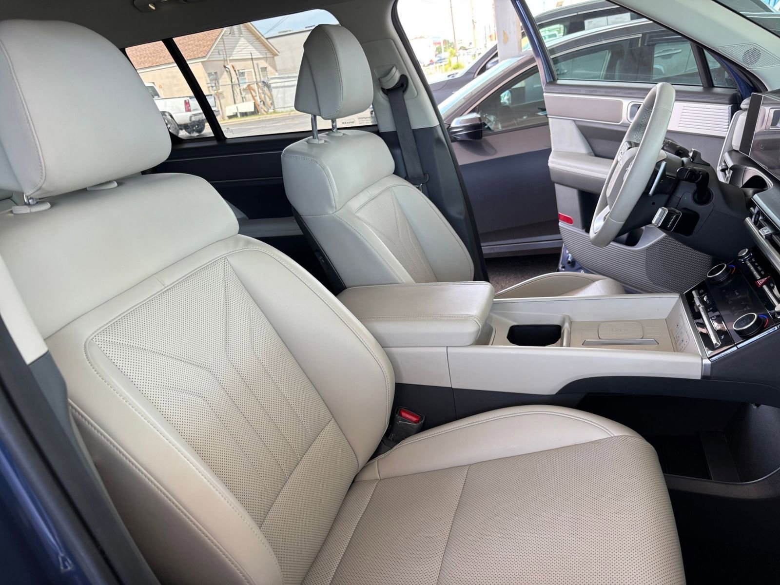 Used 2025 Hyundai Santa Fe SEL FWD image 38