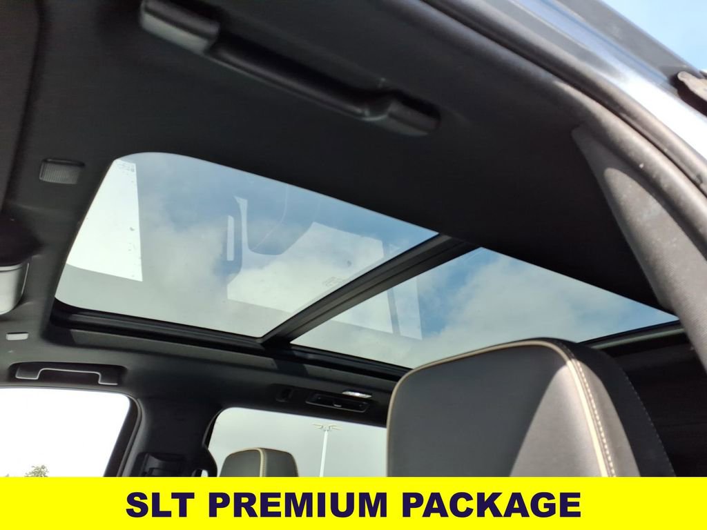 Used 2023 GMC Yukon XL SLT w/ SLT Premium Package image 15
