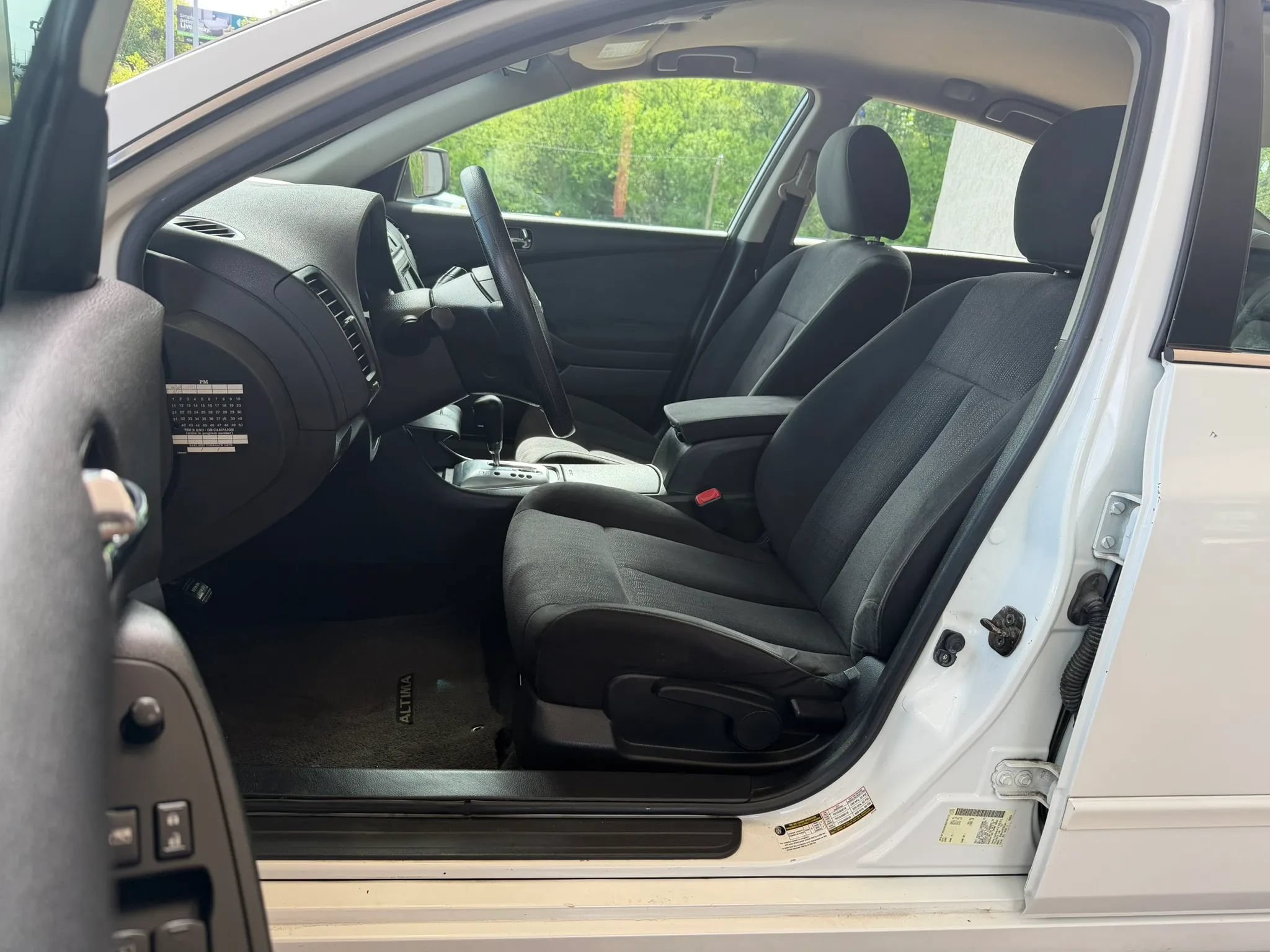 Used 2010 Nissan Altima 2.5 S FWD image 8