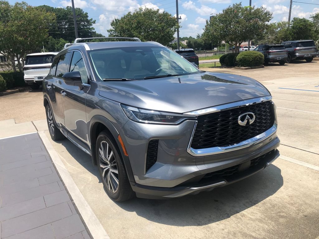 Used 2025 INFINITI QX60 Sensory w/ Vision Package AWD/4WD image 3