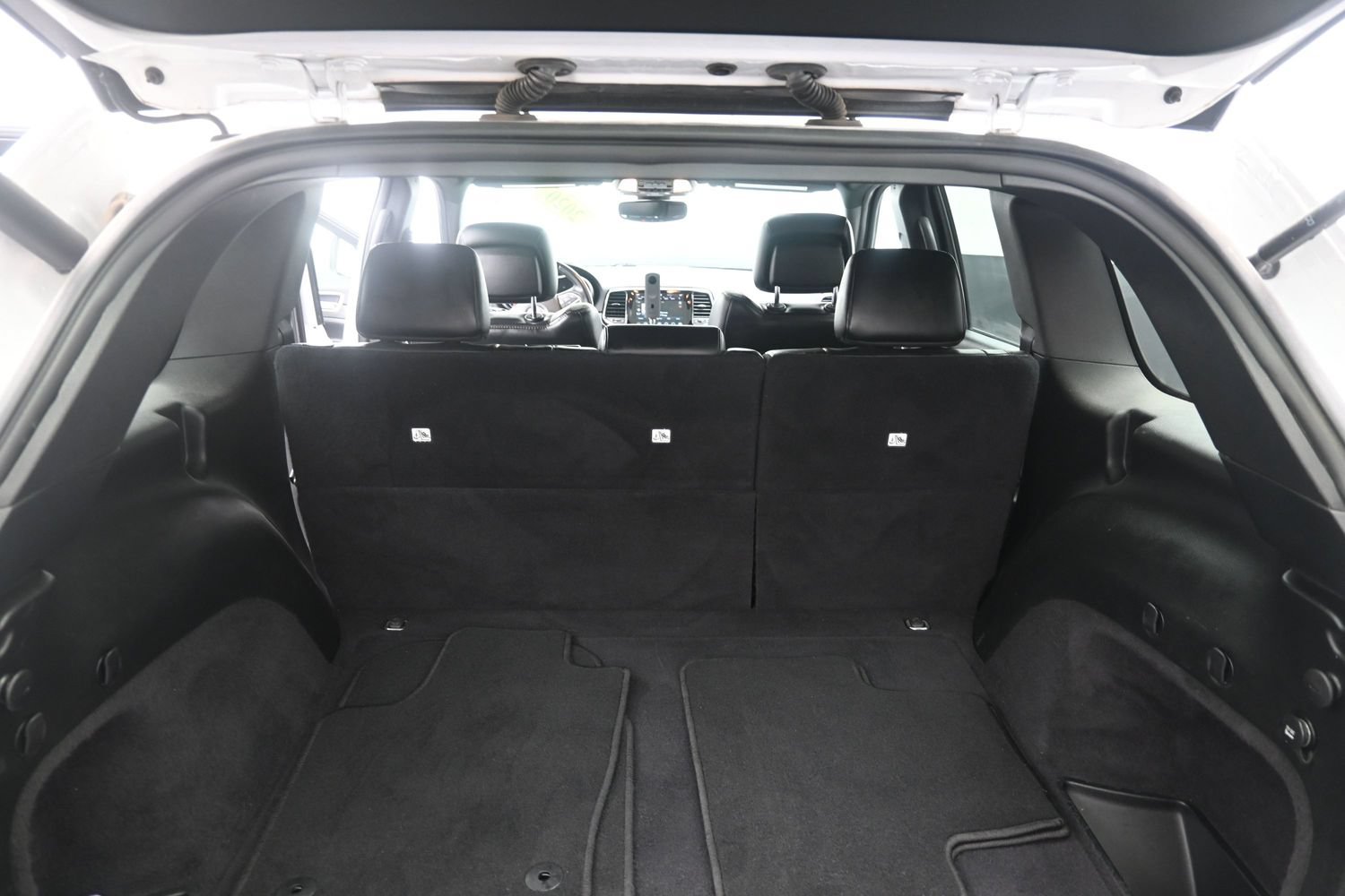 Used 2020 Jeep Grand Cherokee Altitude AWD/4WD image 12