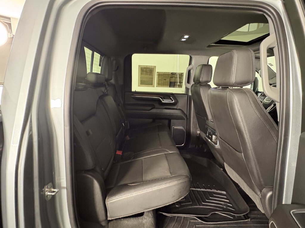 Used 2024 GMC Sierra 3500 Denali w/ Technology Package AWD/4WD image 32