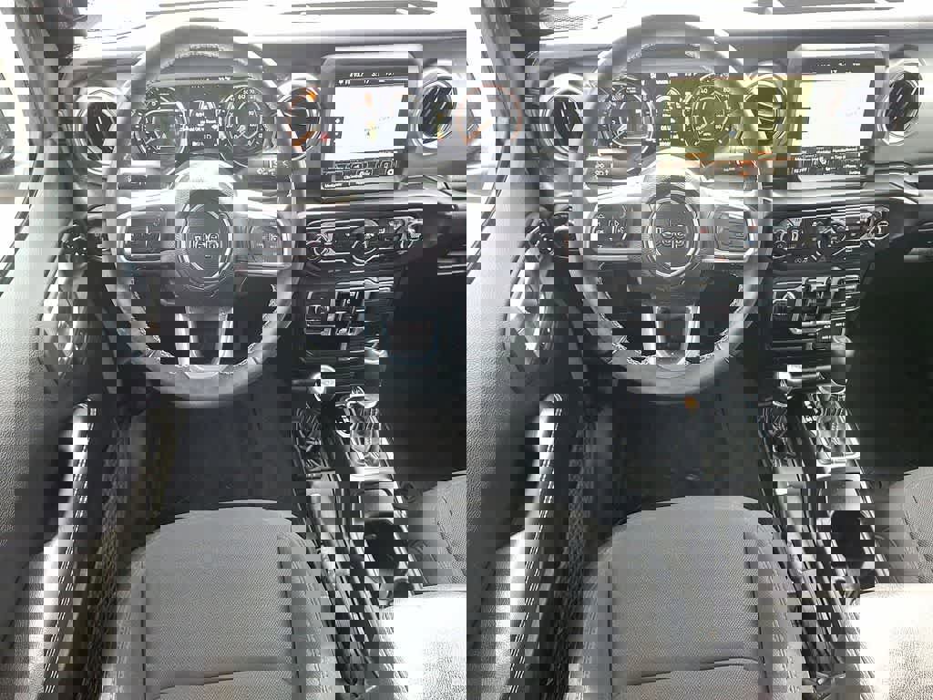 Used 2022 Jeep Wrangler Unlimited Sahara w/ LED Lighting Group AWD/4WD image 19