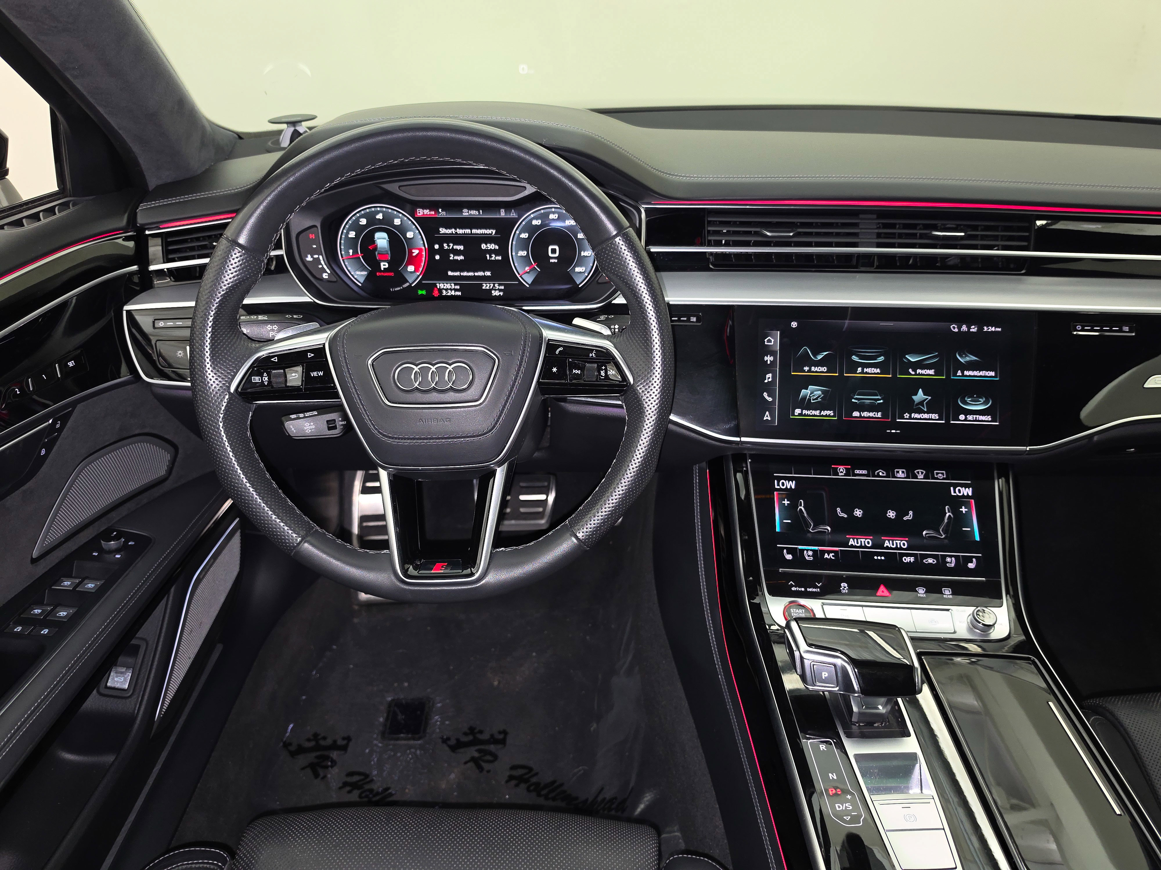 Used 2022 Audi S8 w/ S8 Comfort Plus Package AWD/4WD image 29