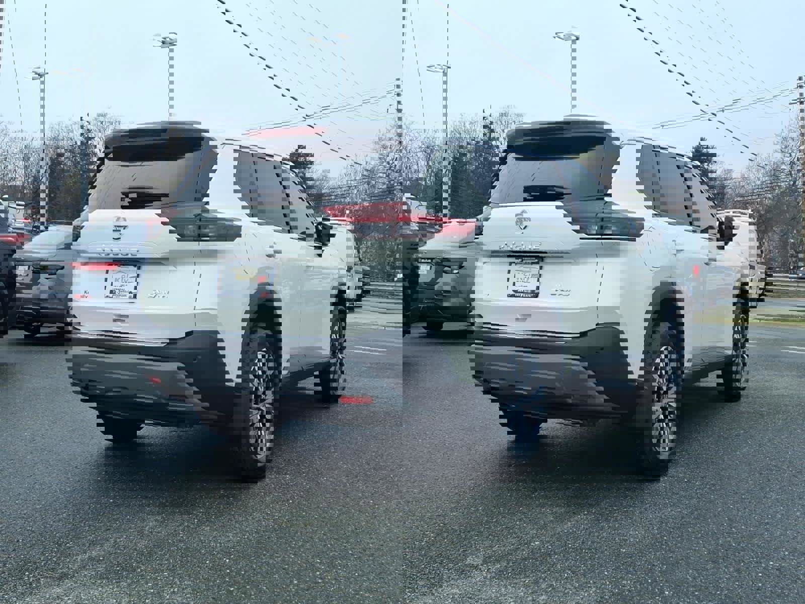 Used 2023 Nissan Rogue SV image 4