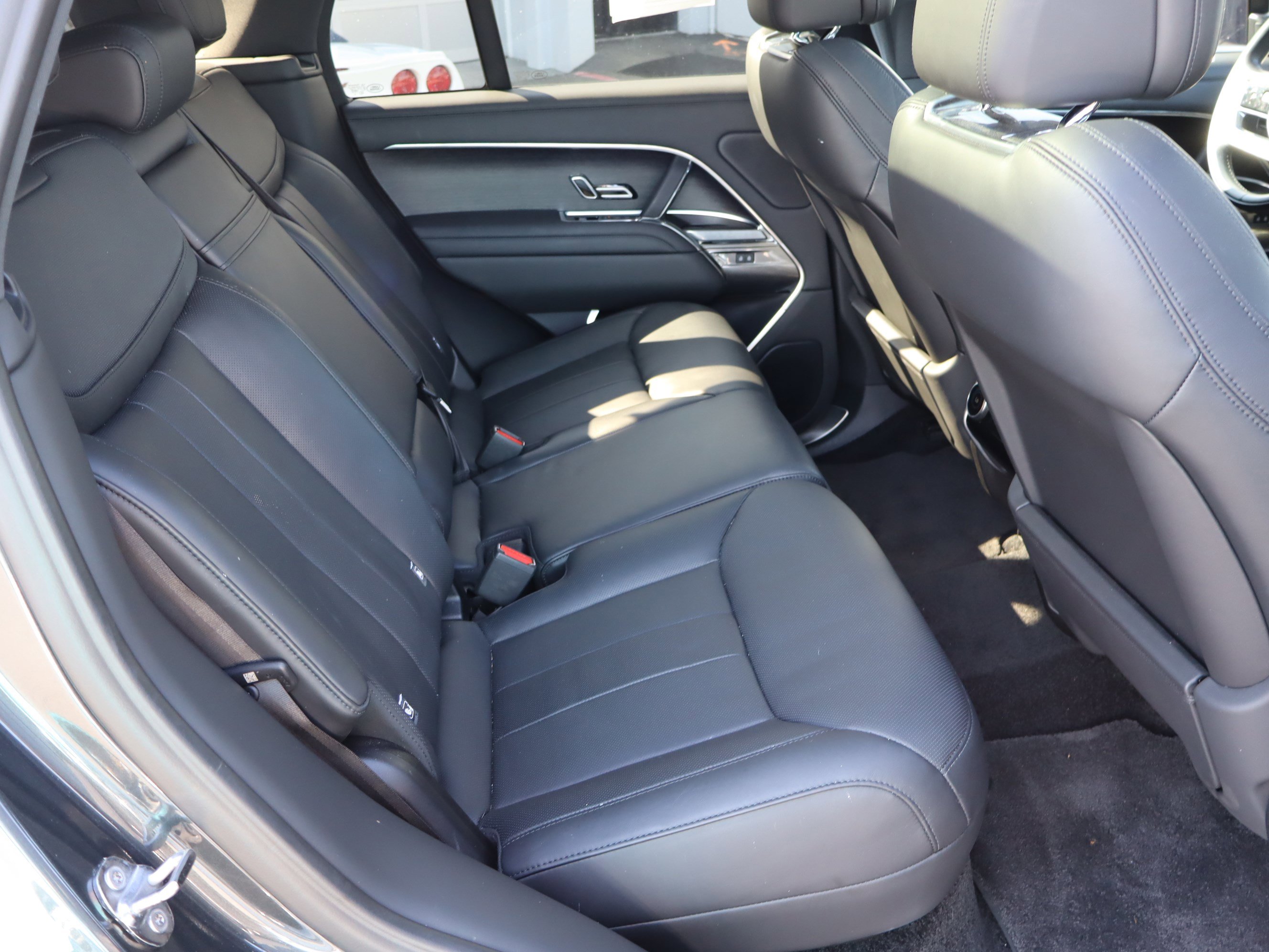 Used 2024 Land Rover Range Rover SE image 35