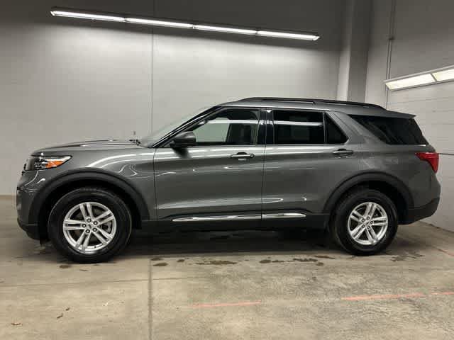 Used 2024 Ford Explorer XLT w/ Equipment Group 202A AWD/4WD image 2