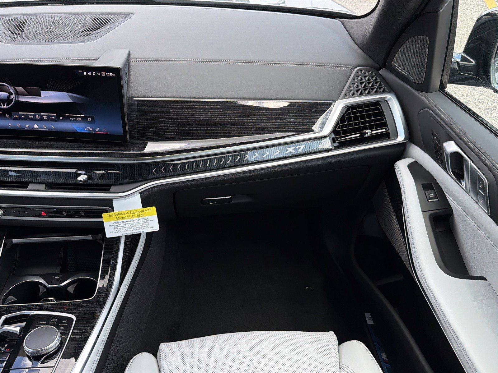 New 2027 BMW X7 xDrive40i w/ M Sport Package AWD/4WD image 18