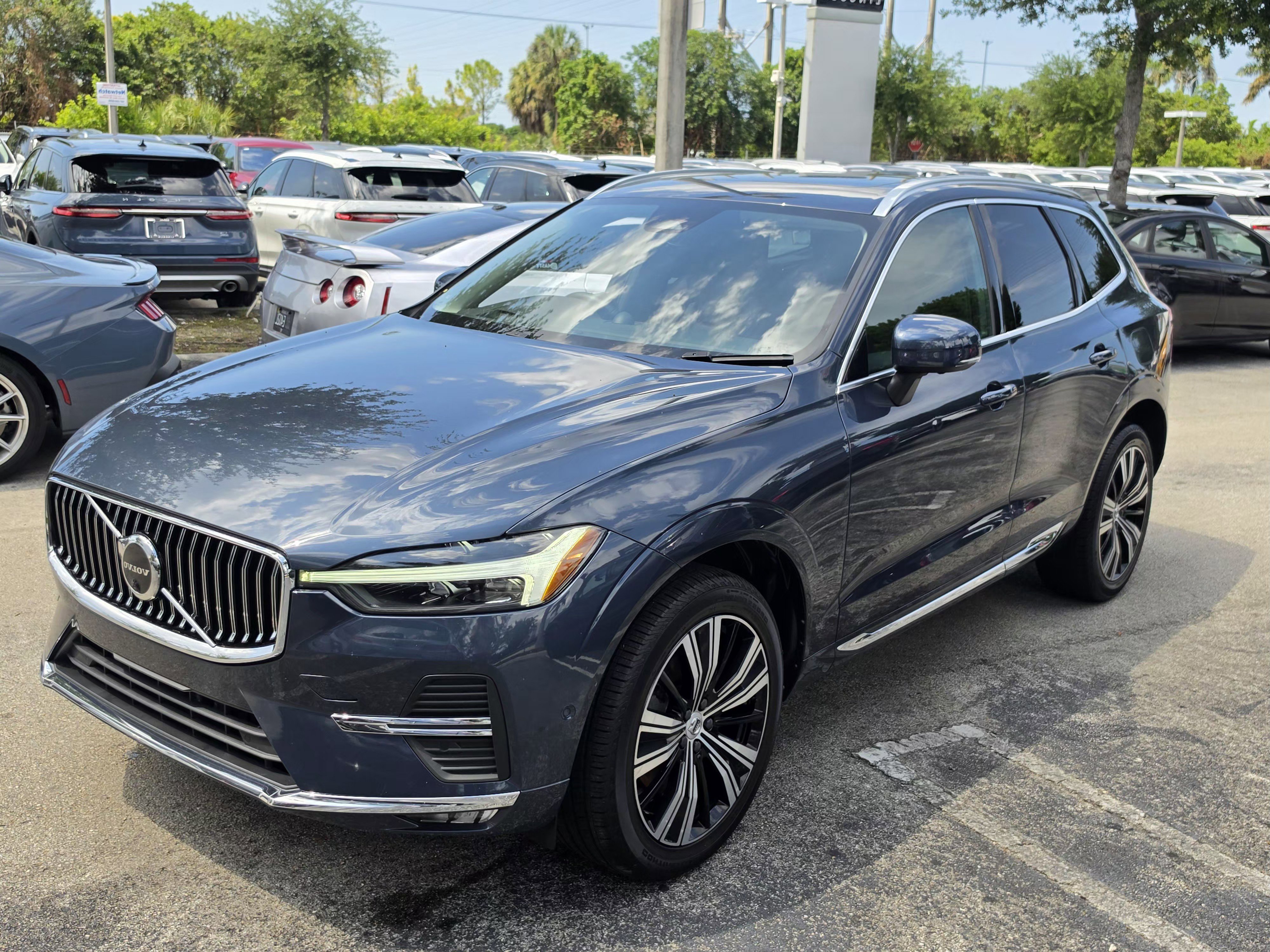 Used 2022 Volvo XC60 B6 Inscription w/ Advanced Package AWD/4WD image 2