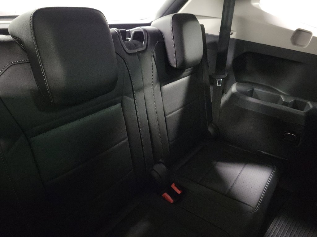 Used 2020 Volkswagen Tiguan SE w/ Panoramic Sunroof Package FWD image 34